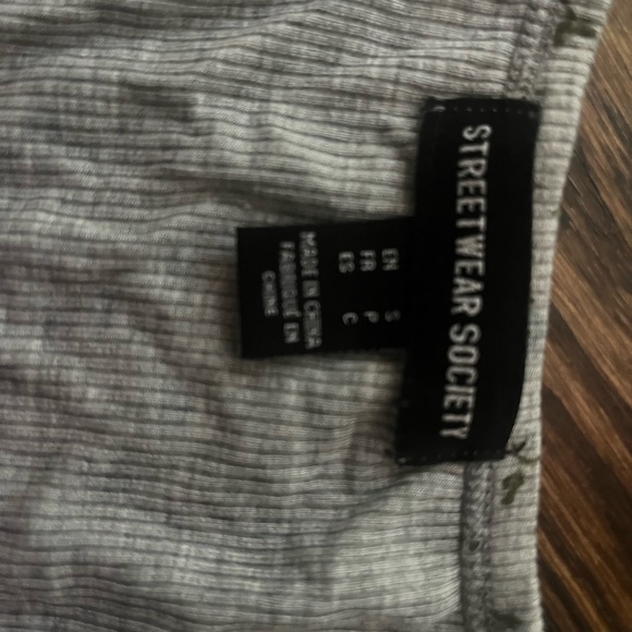 SIZE SMALL floral cropped tshirt - Picture 4 of 5